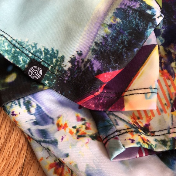 Onzie cropped geometric floral graphic leggings s/m - Picture 6 of 6